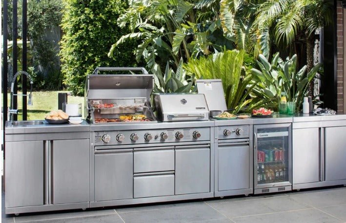 Embrace The Great Outdoors With The Latest Trend: Outdoor Kitchens 