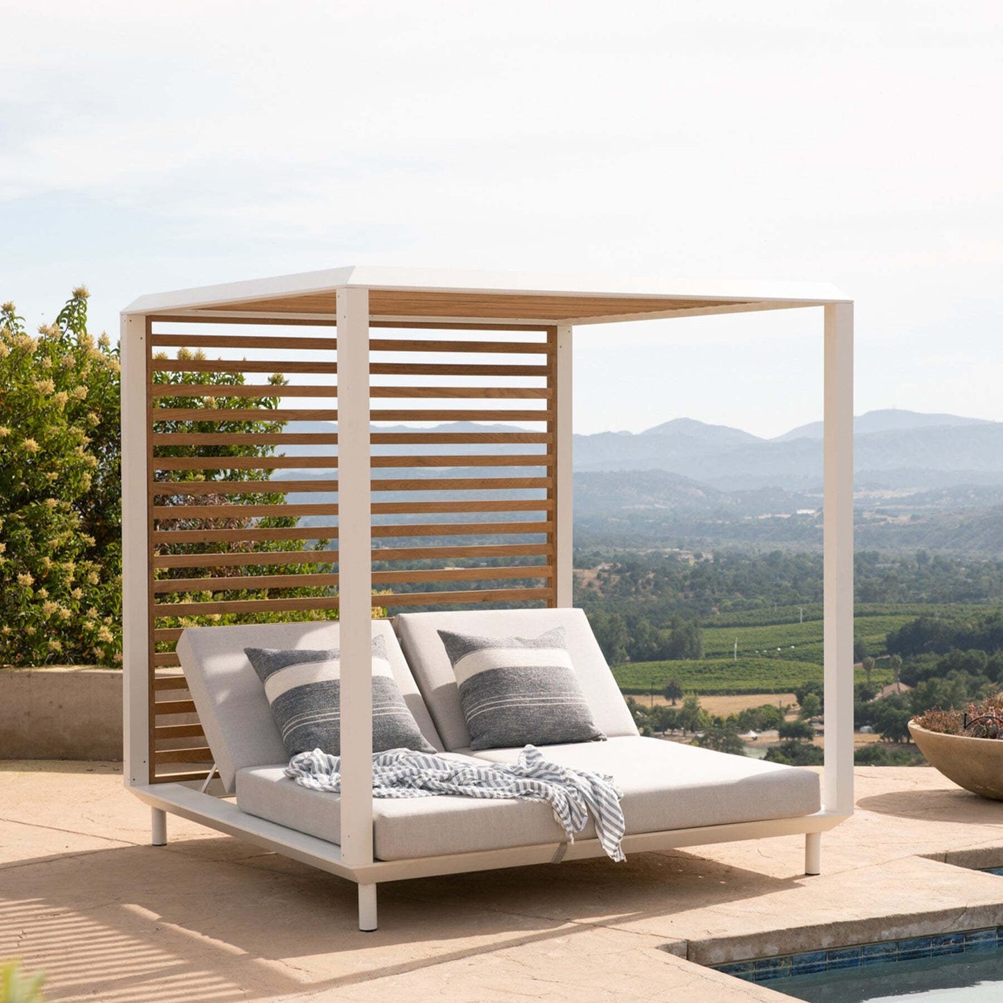 Outdoor All Weather Day Bed Lounger- Aluminum